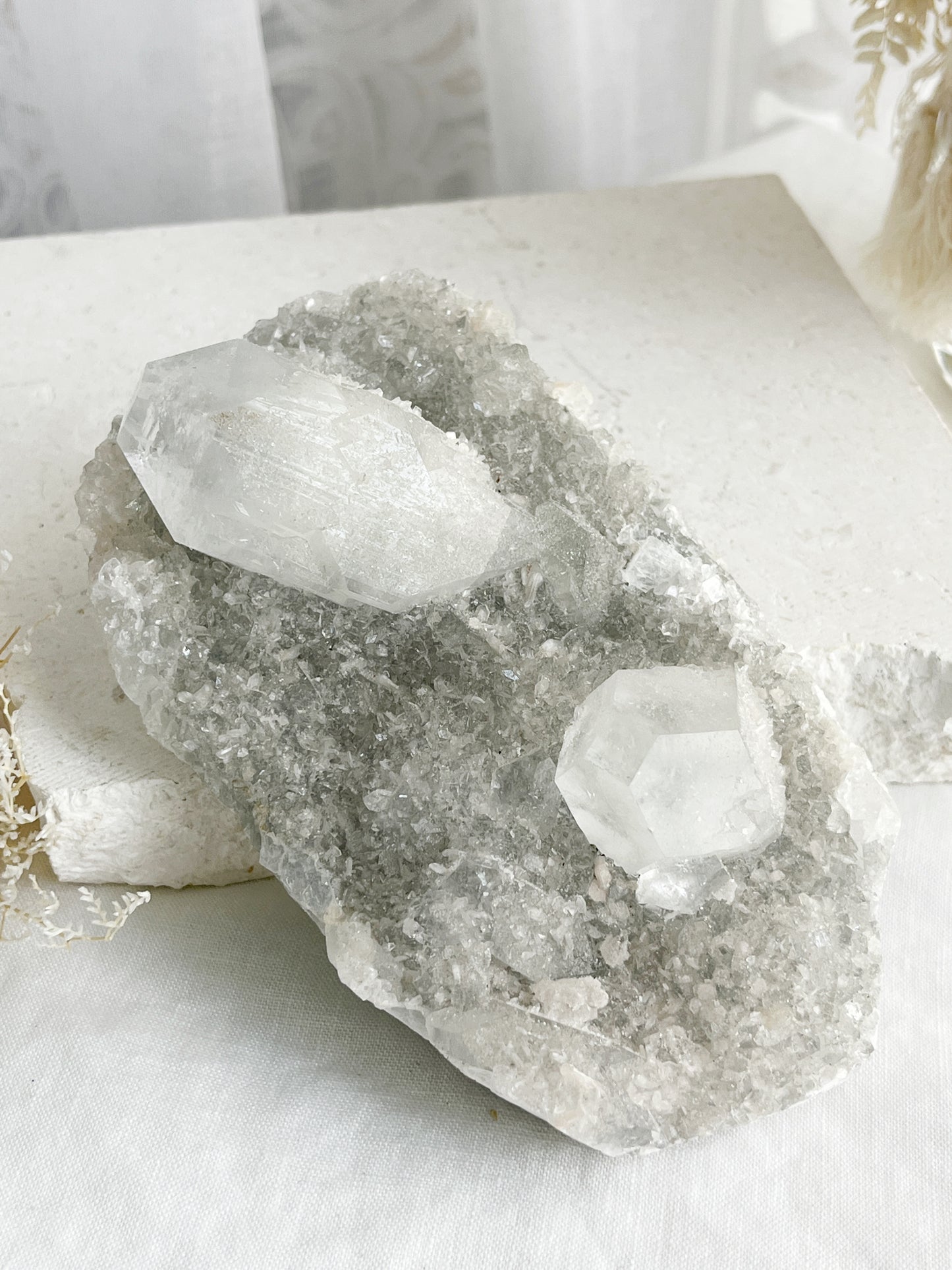 APOPHYLLITE, STILBITE + CHALCEDONY CLUSTER || 20821