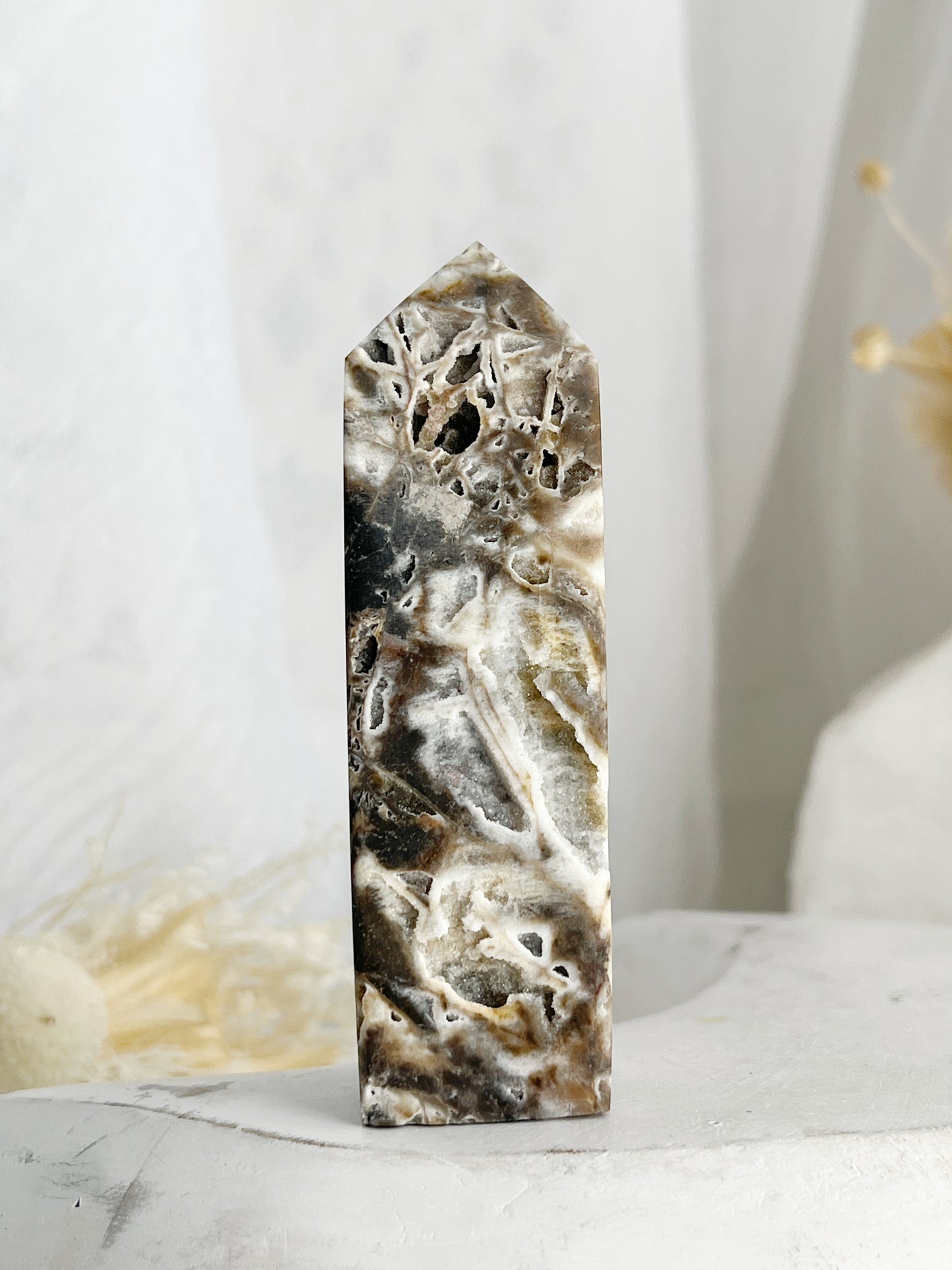 DRUZE AGATE, CHALCEDONY + QUARTZ TOWER || 30627 AKA SPHALERITE