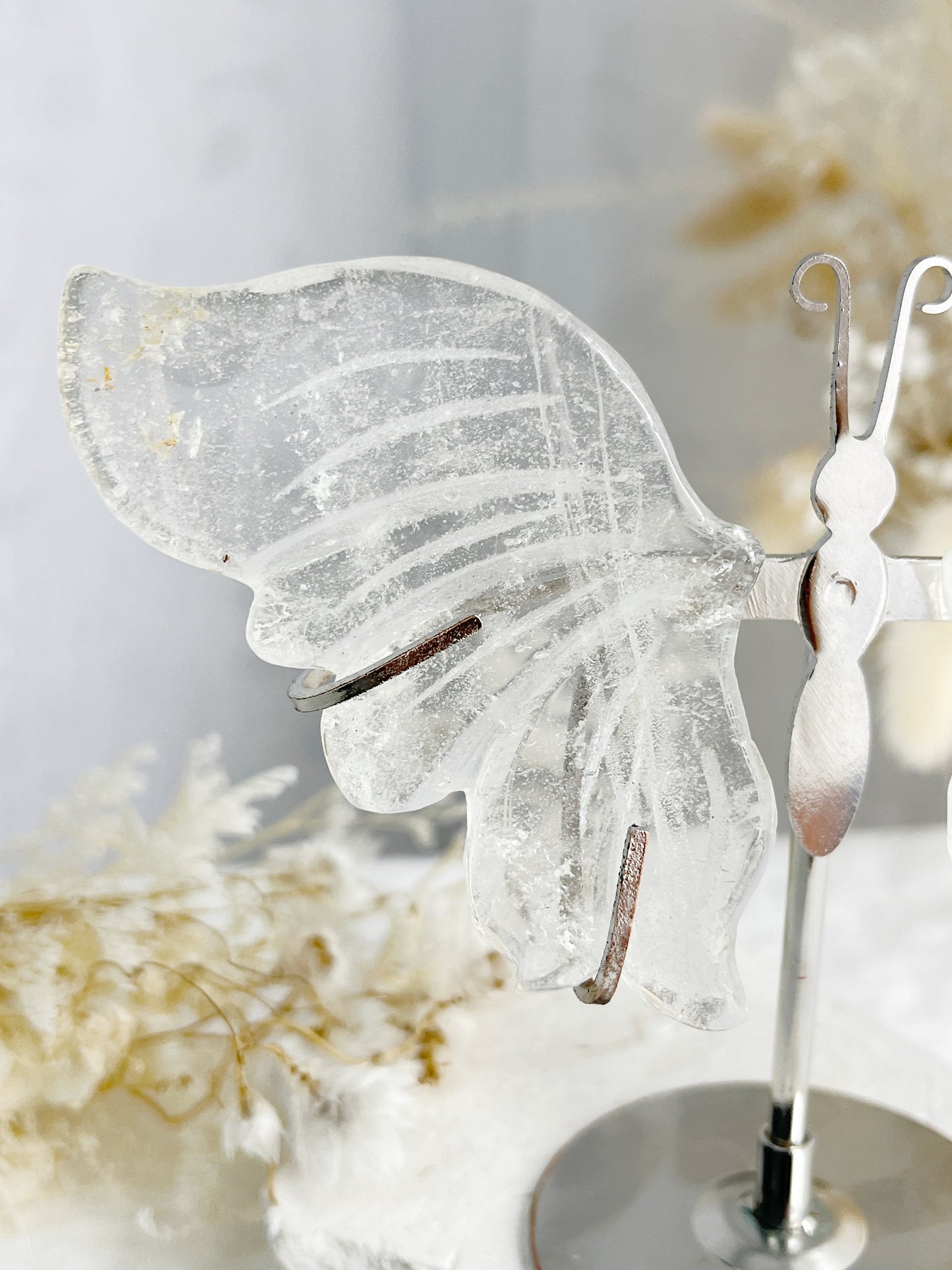CLEAR QUARTZ WINGS ON STAND || 31837