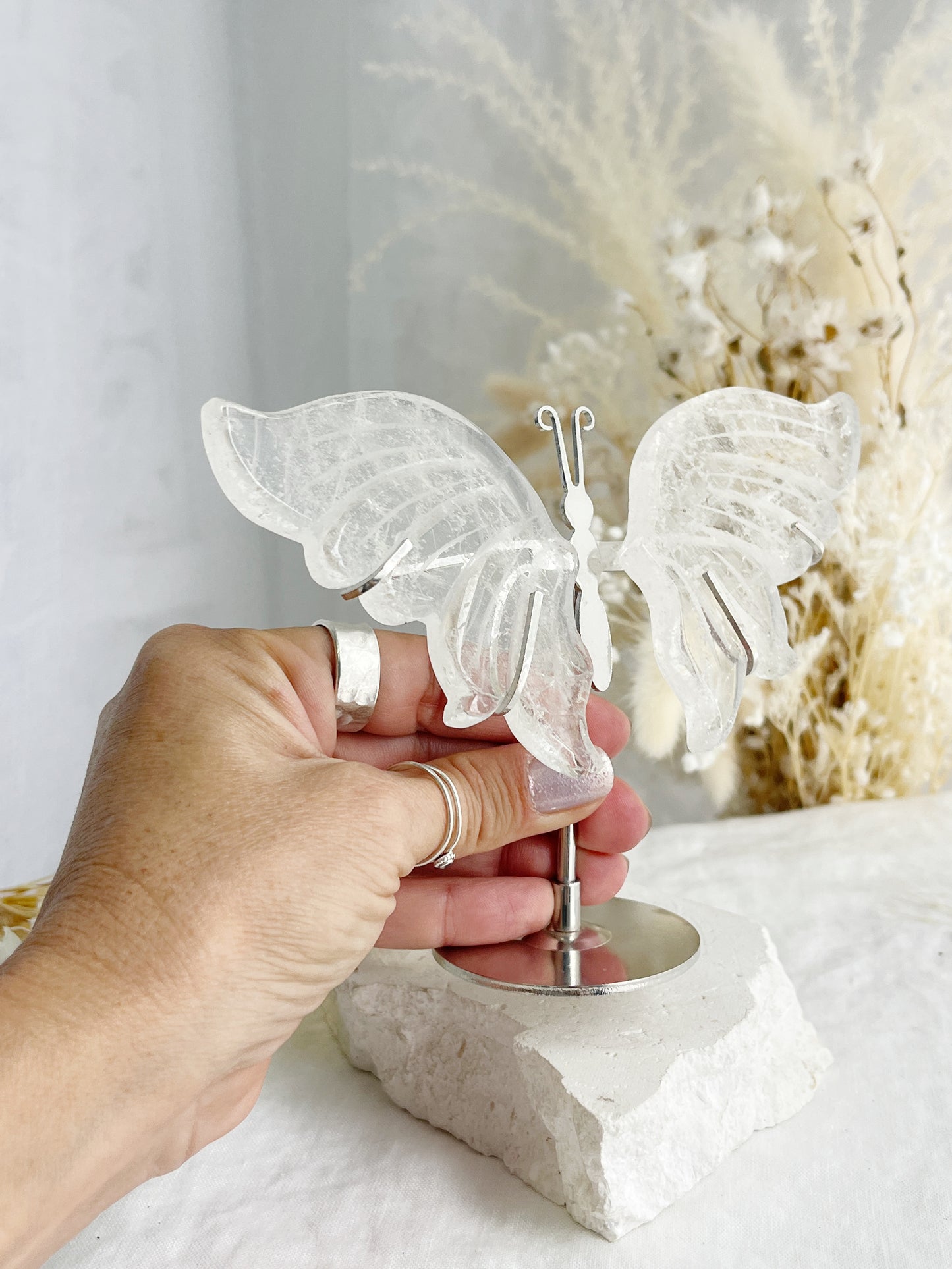 CLEAR QUARTZ WINGS ON STAND || 31836