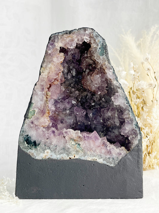 AMETHYST CAVE || 31708