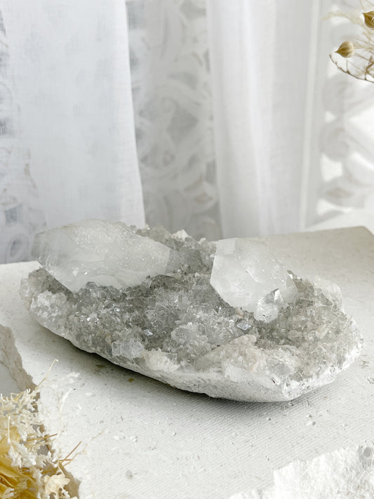APOPHYLLITE, STILBITE + CHALCEDONY CLUSTER || 20821