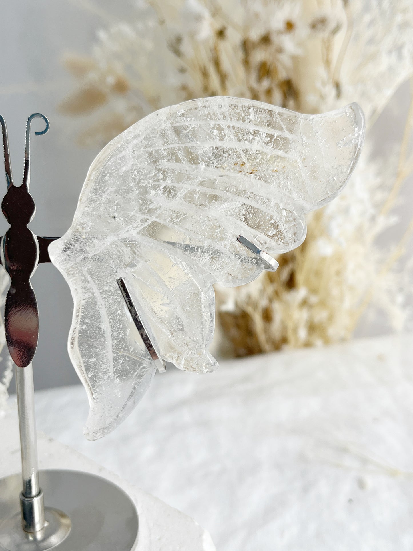 CLEAR QUARTZ WINGS ON STAND || 31836