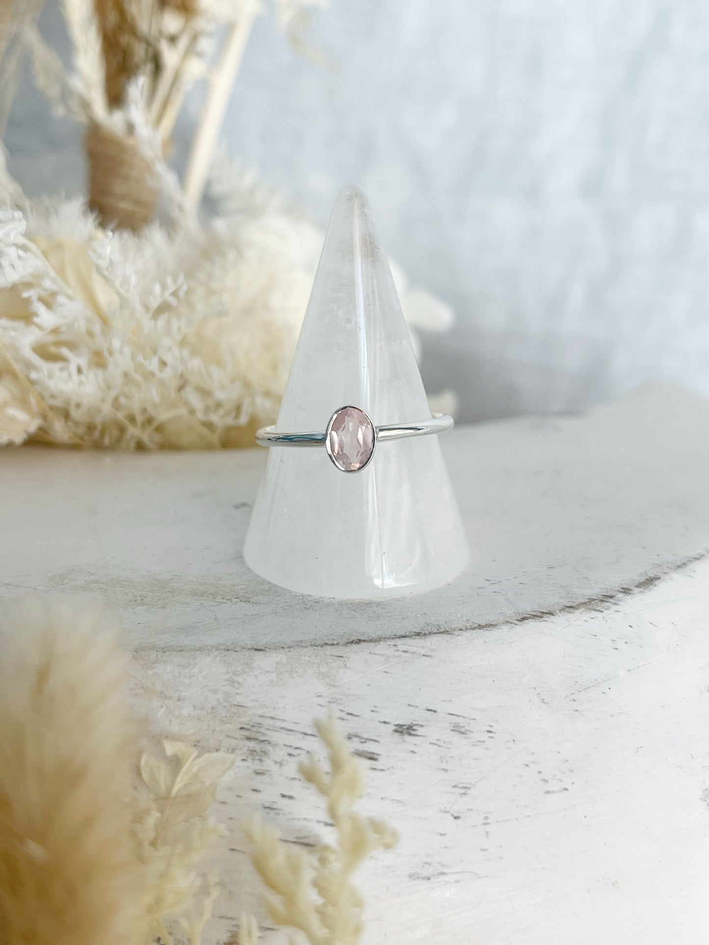 ROSE QUARTZ RING | OVAL | STACKABLE