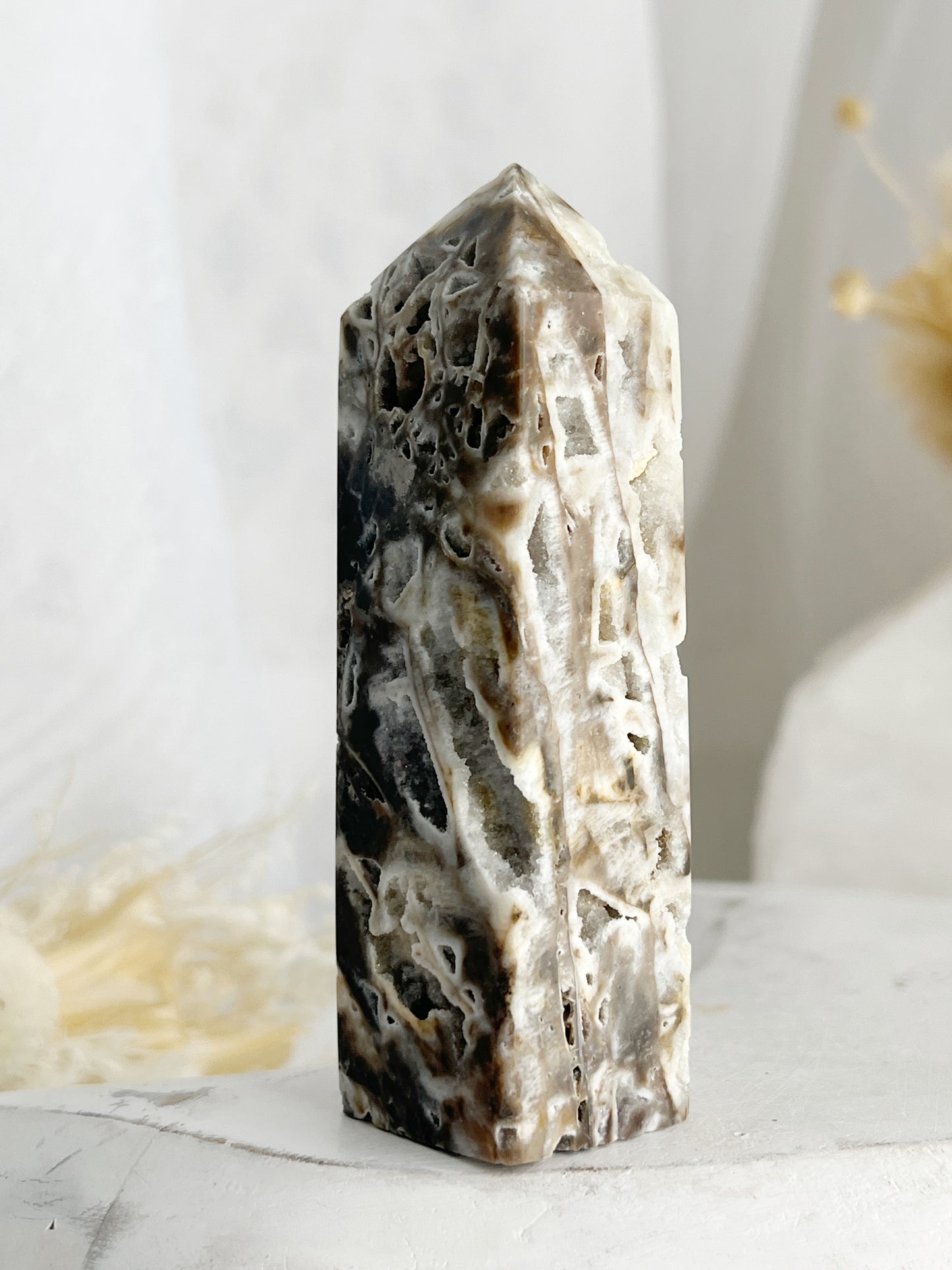 DRUZE AGATE, CHALCEDONY + QUARTZ TOWER || 30627 AKA SPHALERITE