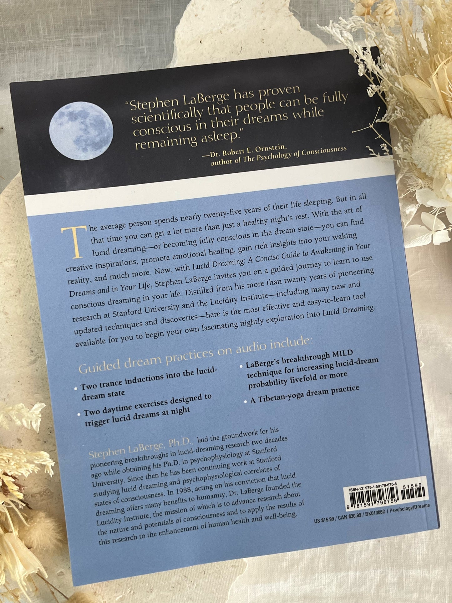 LUCID DREAMING | A CONCISE GUIDE TO AWAKENING IN YOUR DREAMS AND LIFE