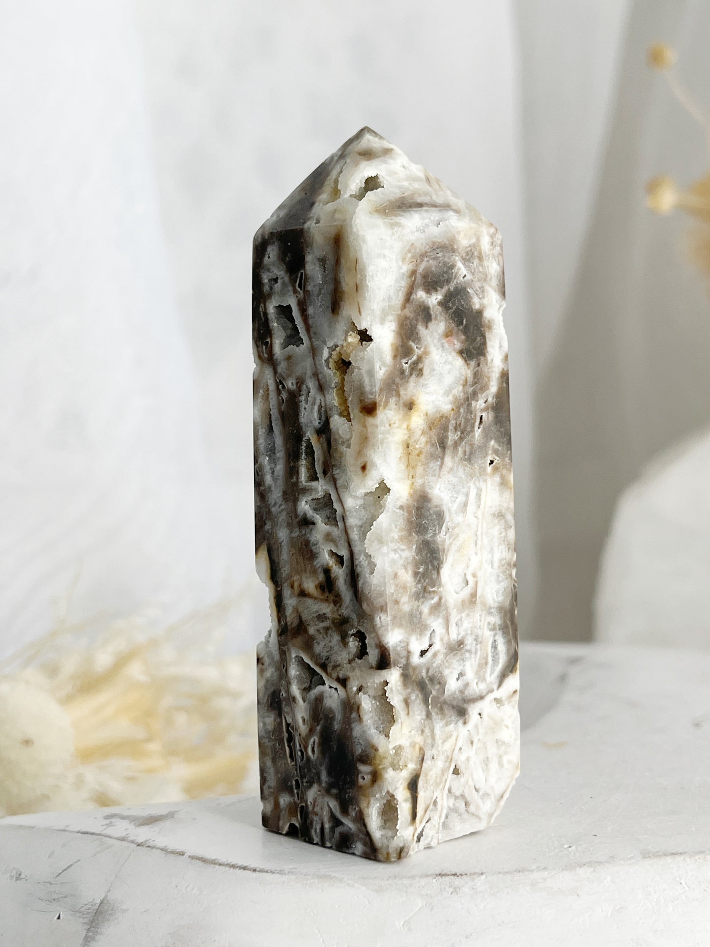 DRUZE AGATE, CHALCEDONY + QUARTZ TOWER || 30627 AKA SPHALERITE