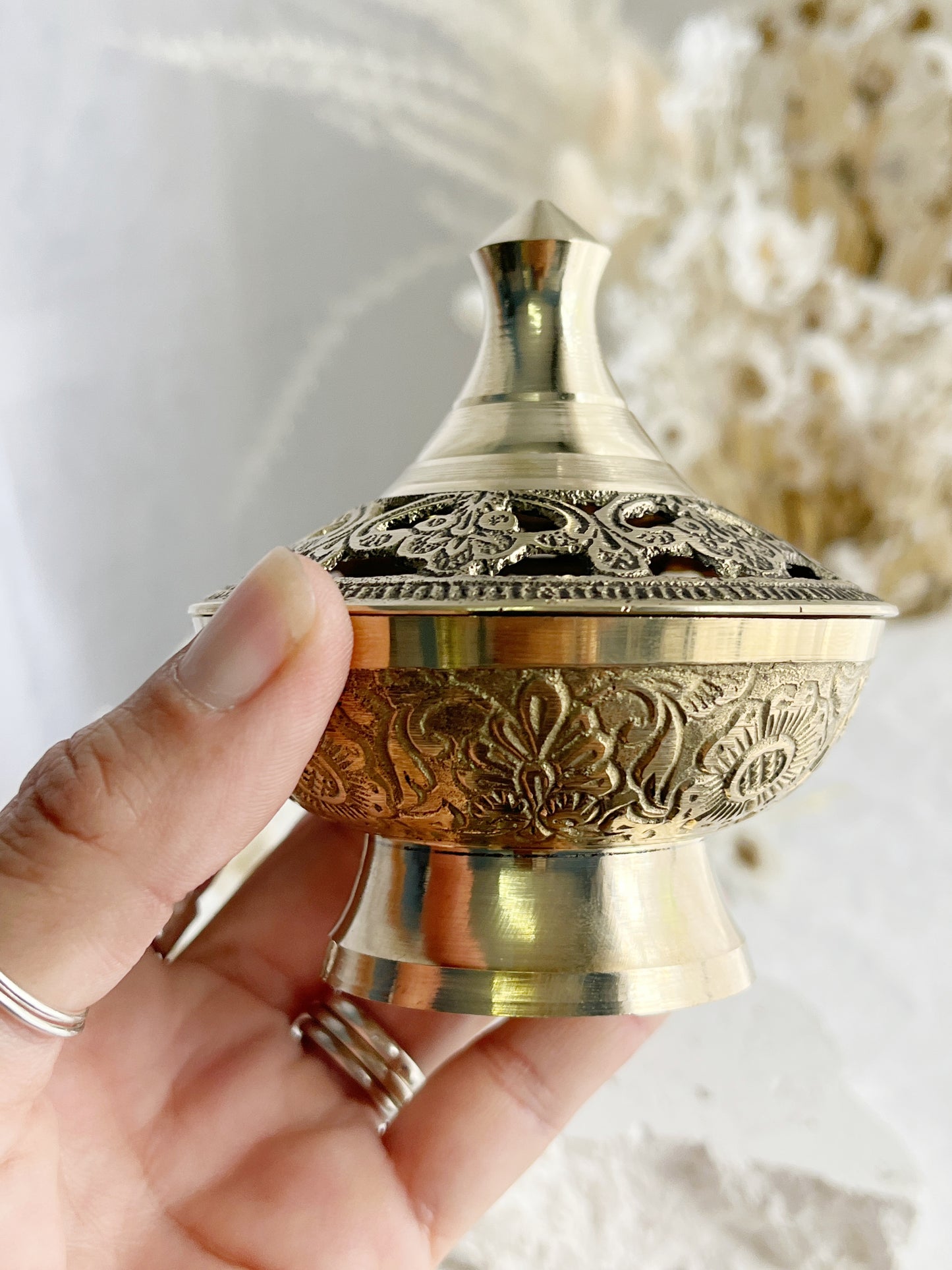 ETCHED FLOWERS BRASS BURNER || 31330