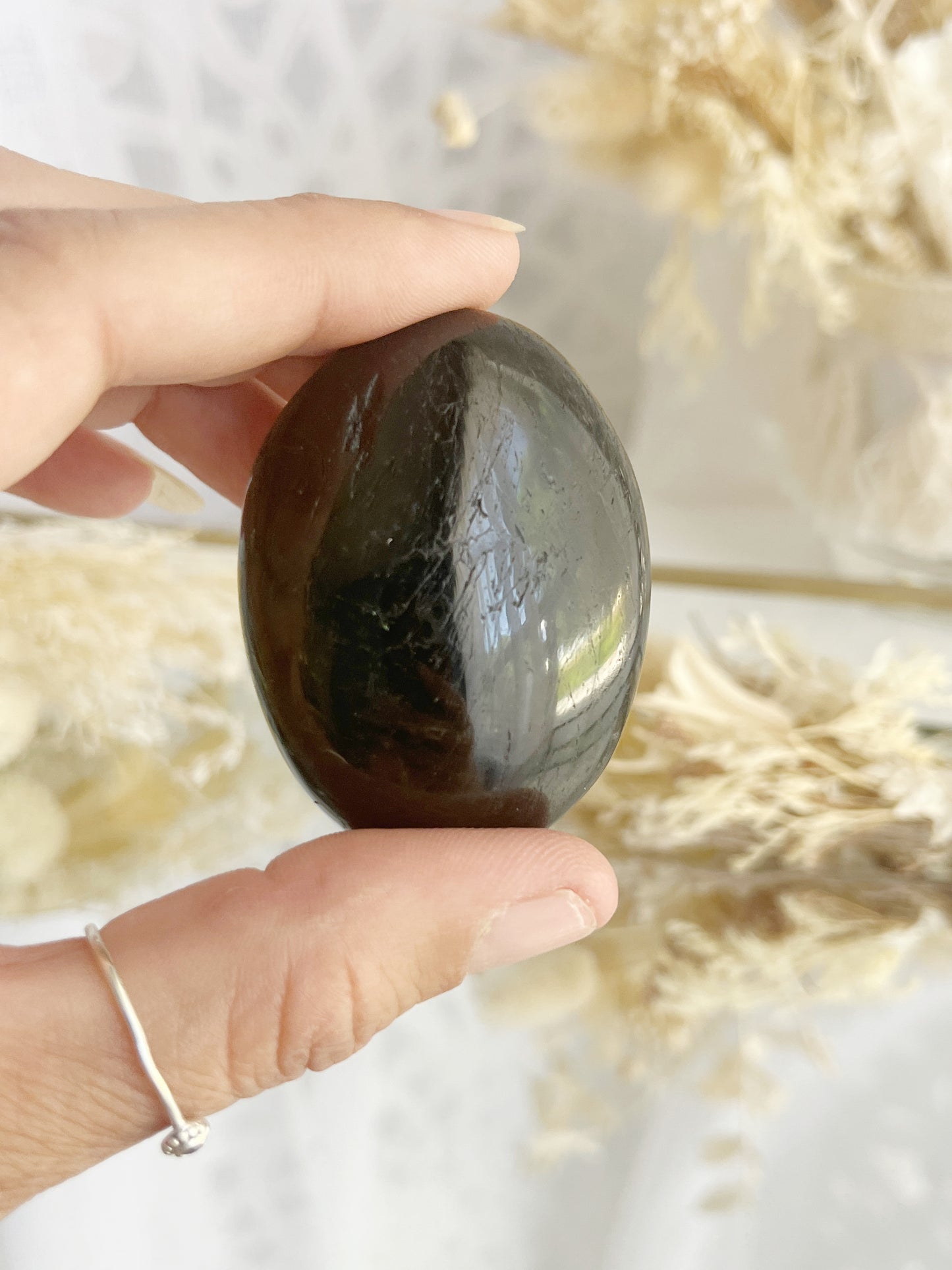 BLACK TOURMALINE PALMSTONE || 22033