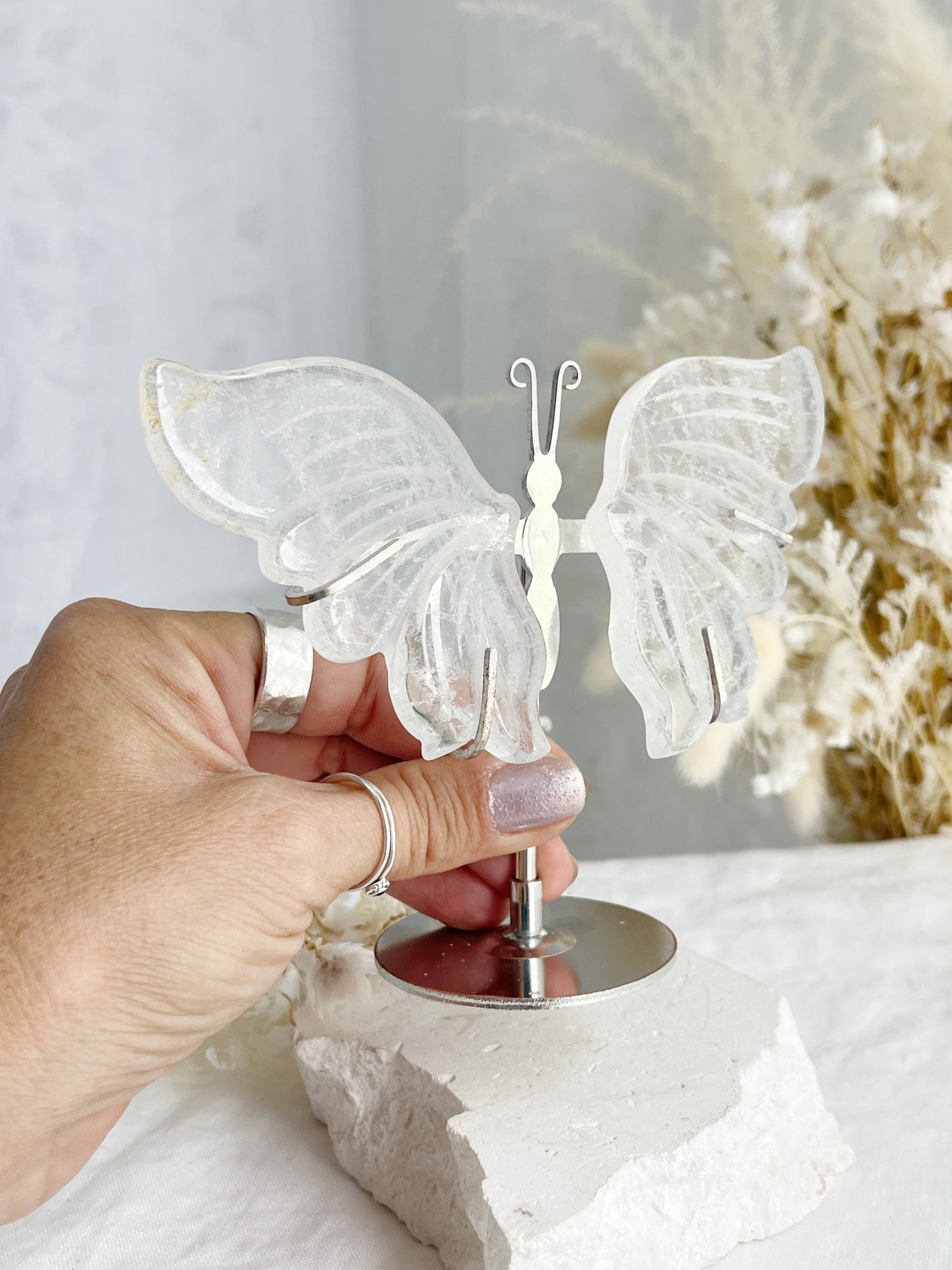 CLEAR QUARTZ WINGS ON STAND || 31837