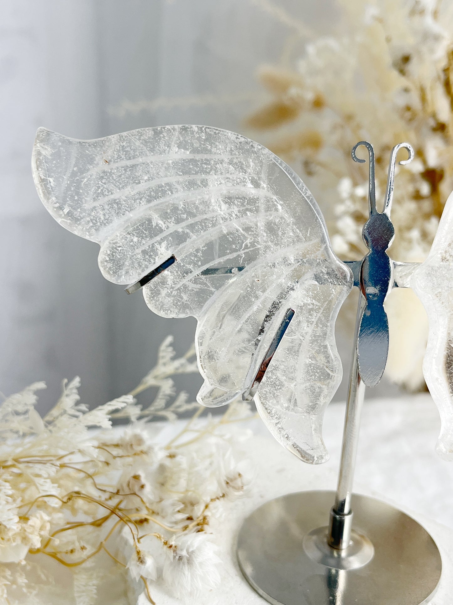 CLEAR QUARTZ WINGS ON STAND || 31836