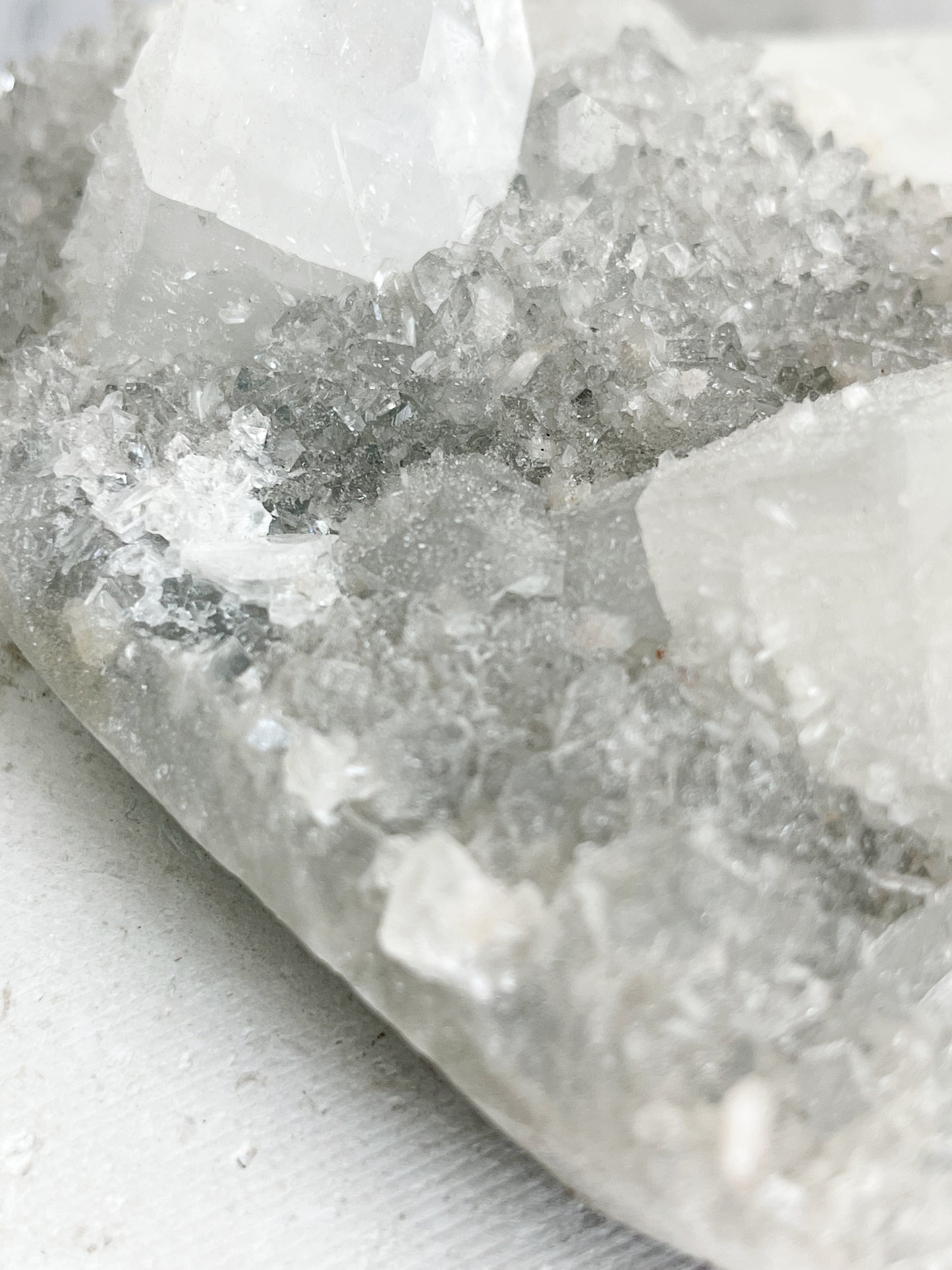 APOPHYLLITE, STILBITE + CHALCEDONY CLUSTER || 20821