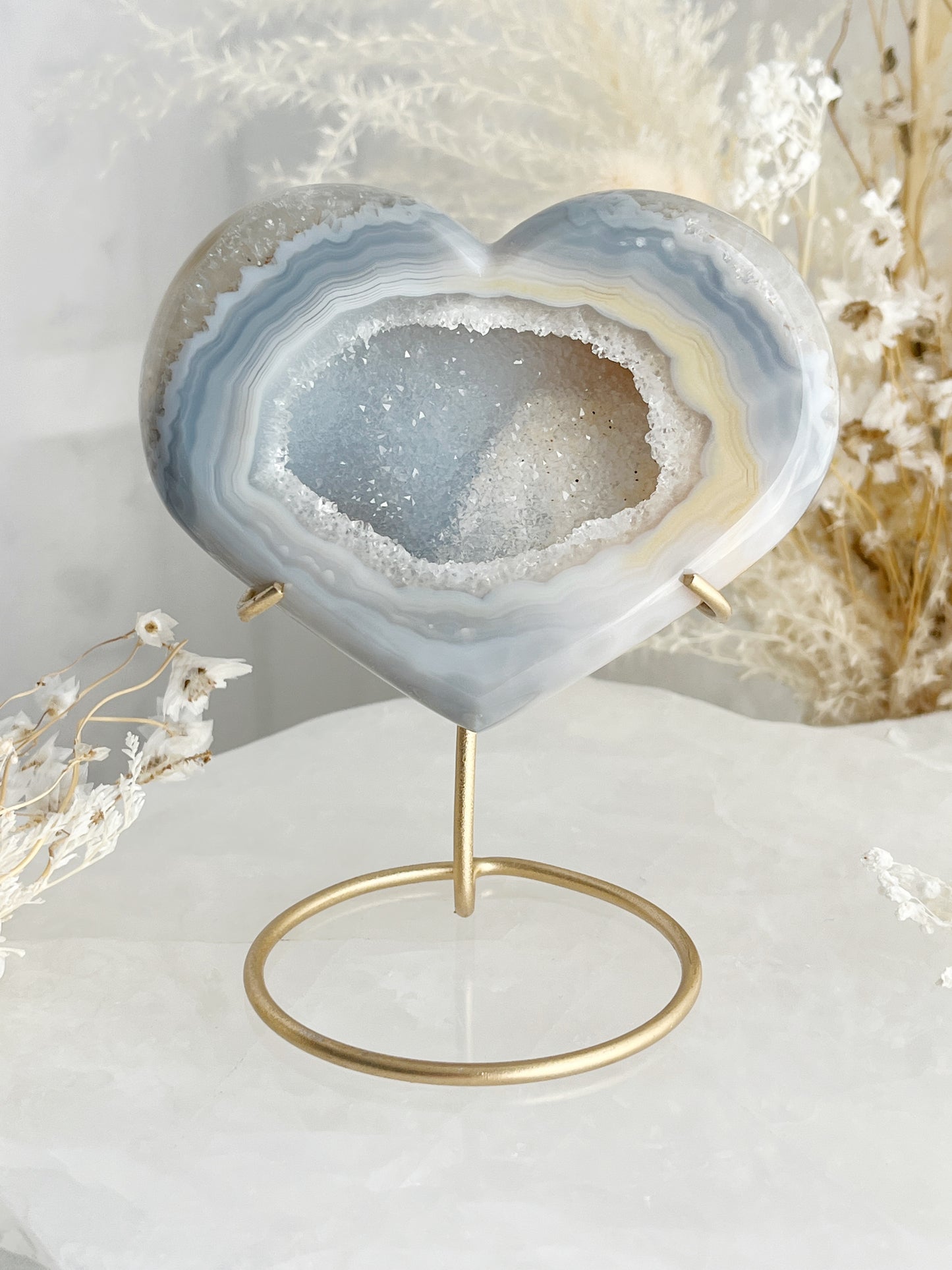 BLUE GREY AND WHITE DRUZE AGATE HEART CARVING ON STAND AUSTRALIA