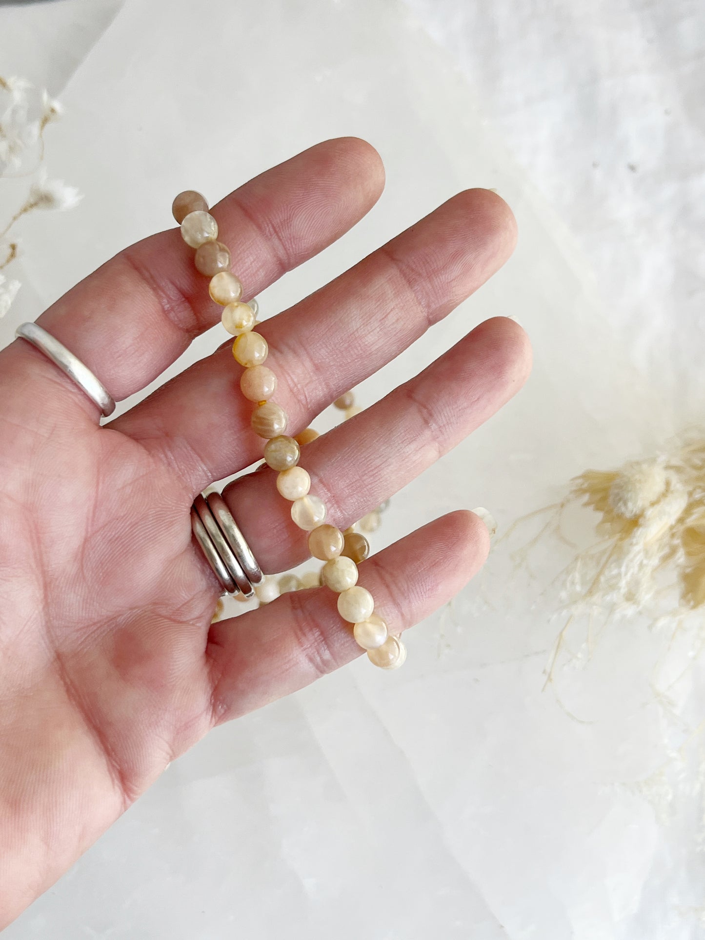 PEACHY MOONSTONE BEAD BRACELET || 6MM