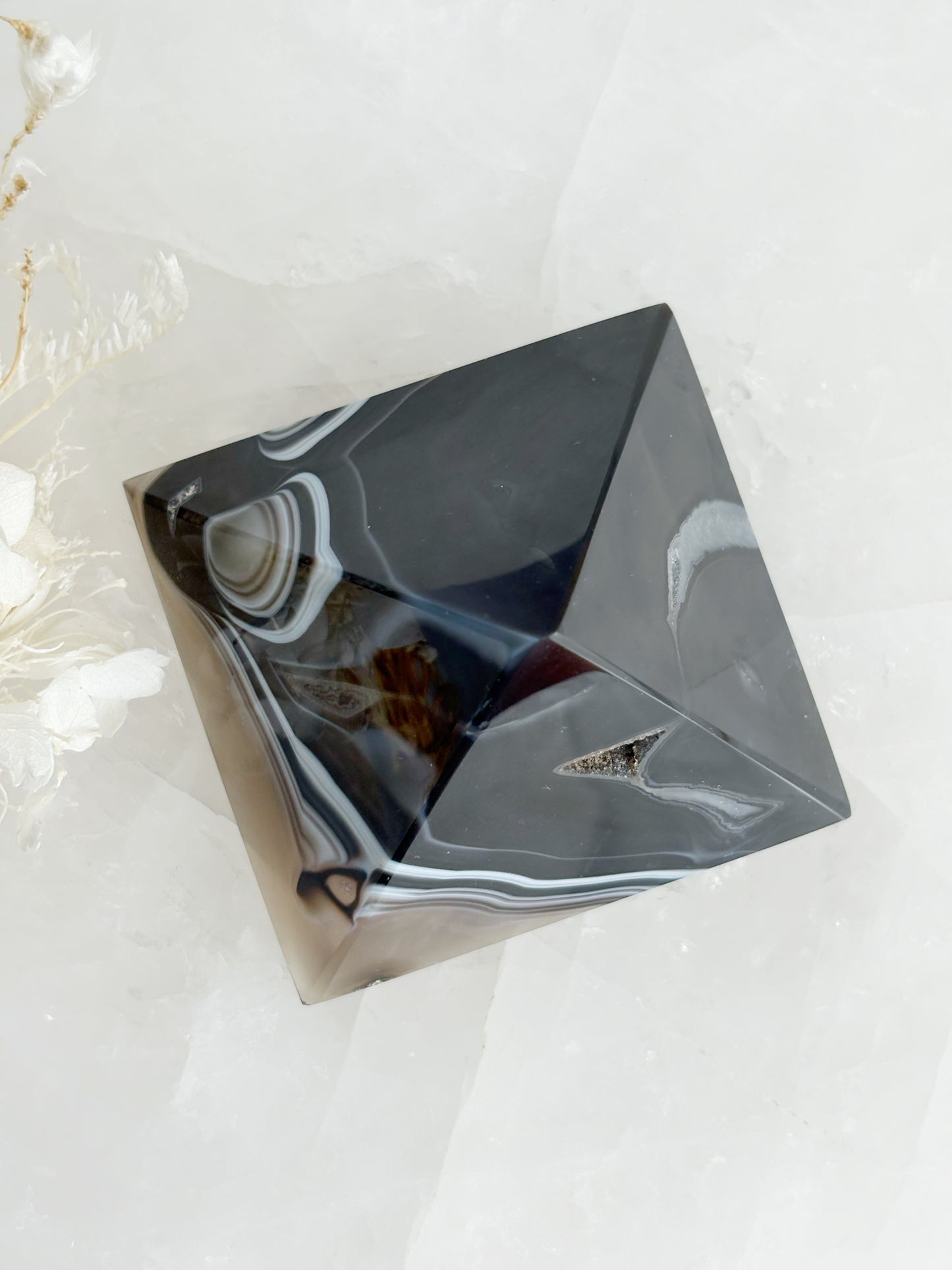 BLACK AGATE PYRAMID || 33144