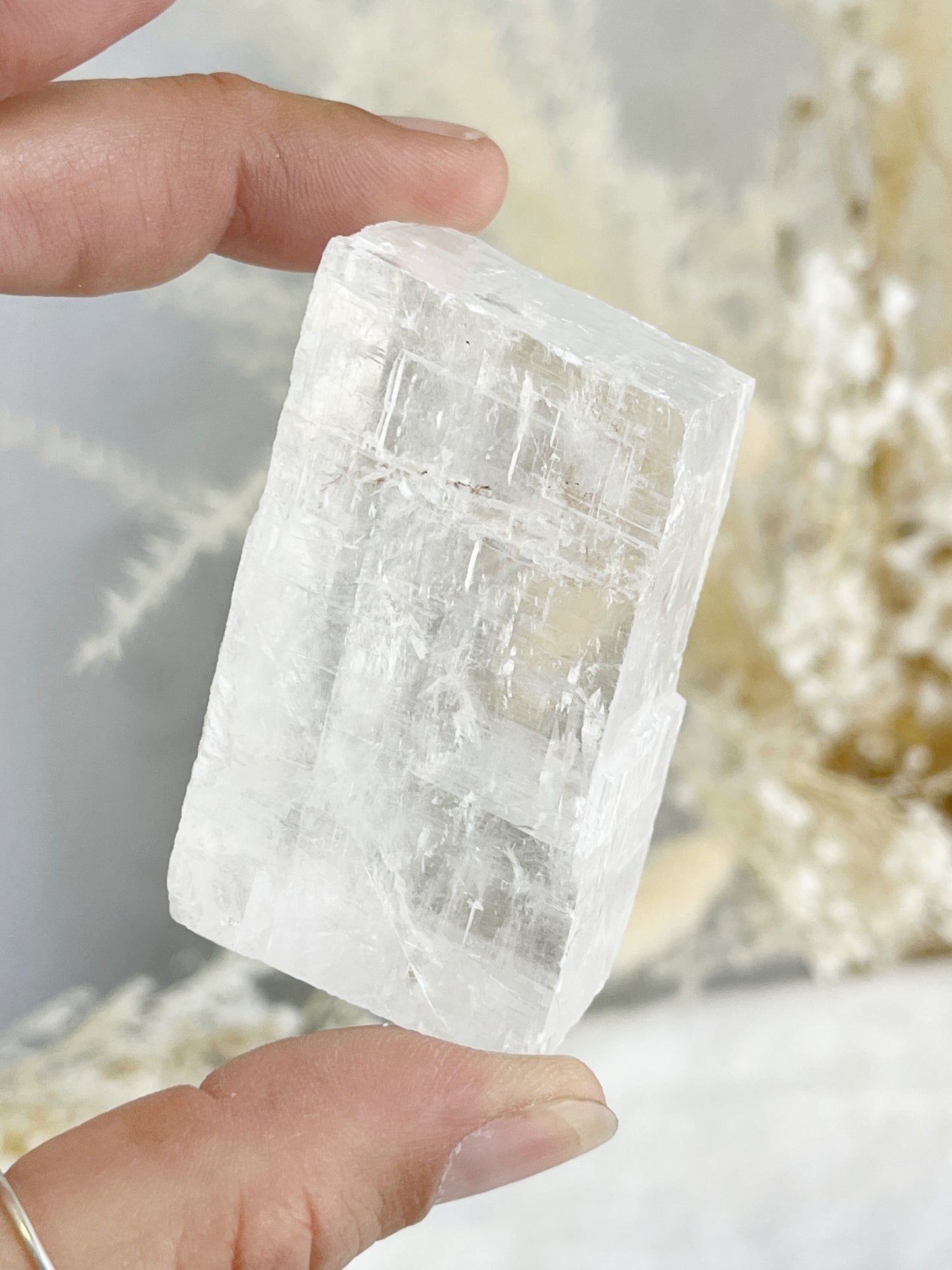 WHITE CALCITE PARALLELEPIPED || 32029