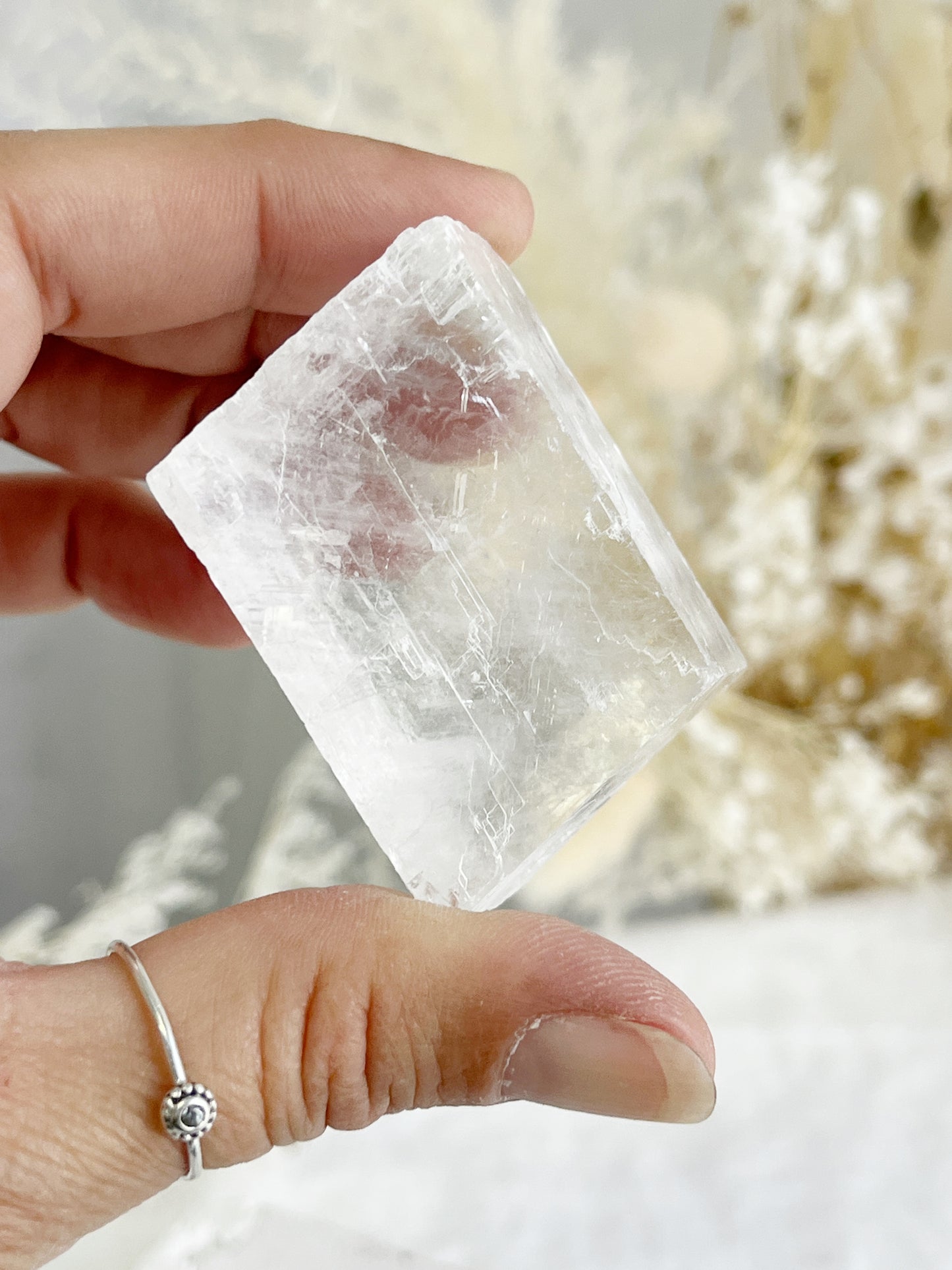 WHITE CALCITE PARALLELEPIPED || 32033