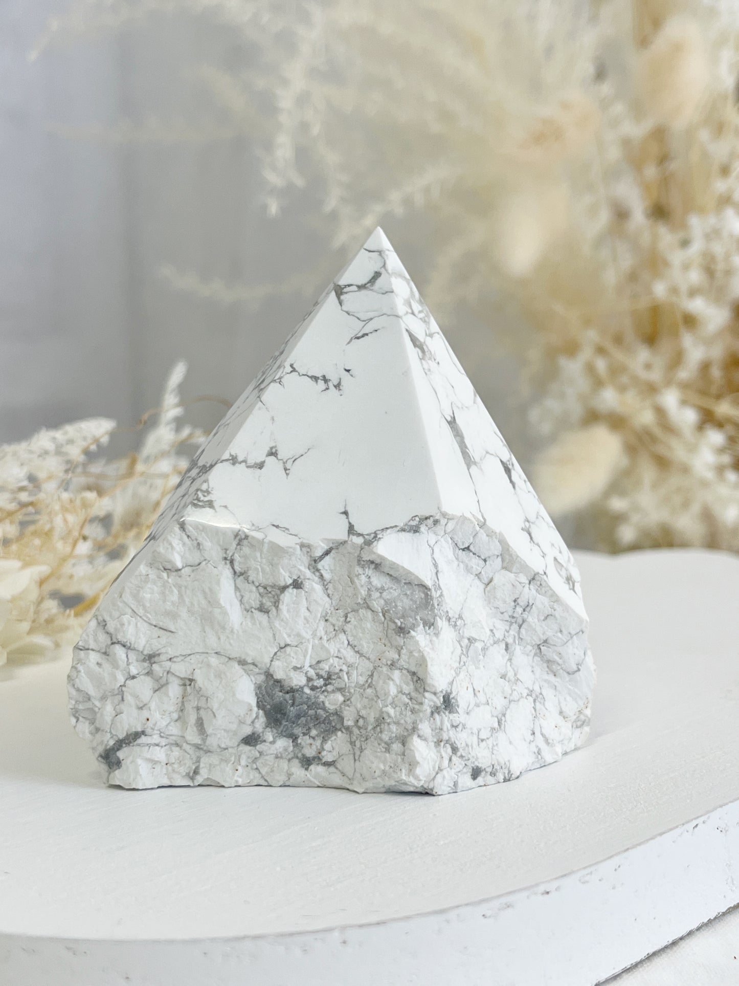 HOWLITE SEMI POLISHED POINT || 32090