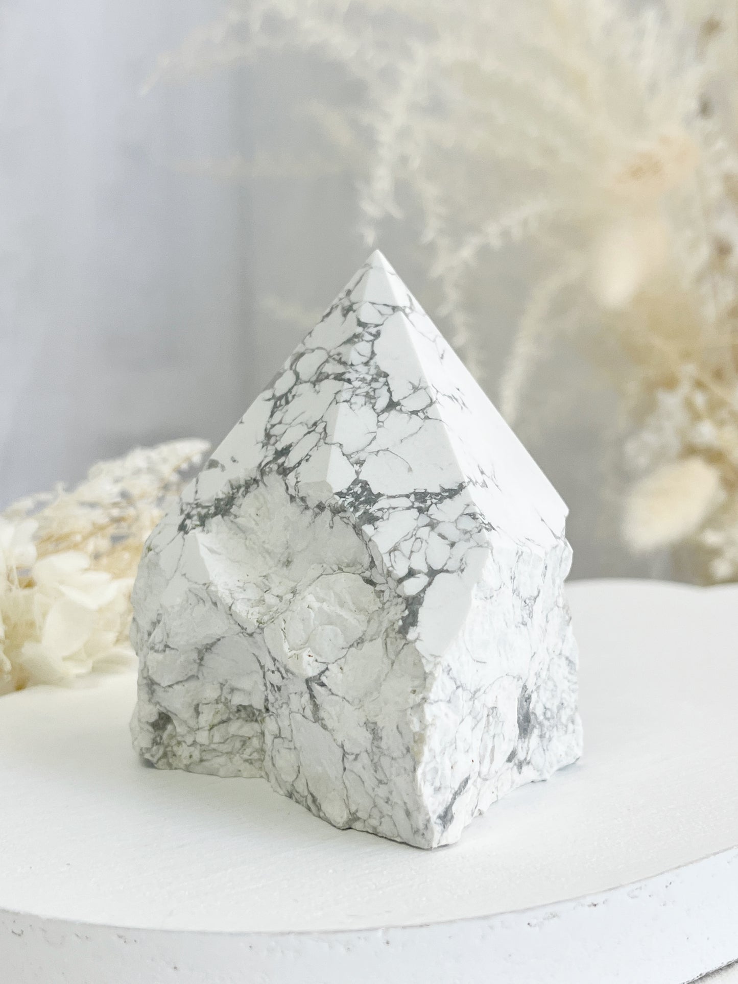 HOWLITE SEMI POLISHED POINT || 32090