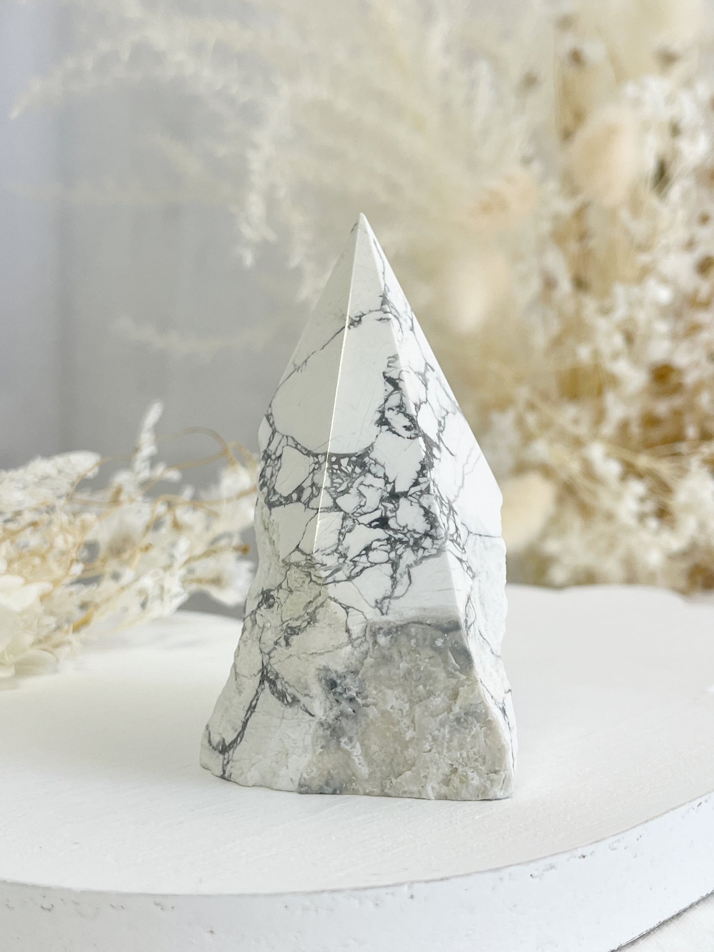 HOWLITE SEMI POLISHED POINT || 32092