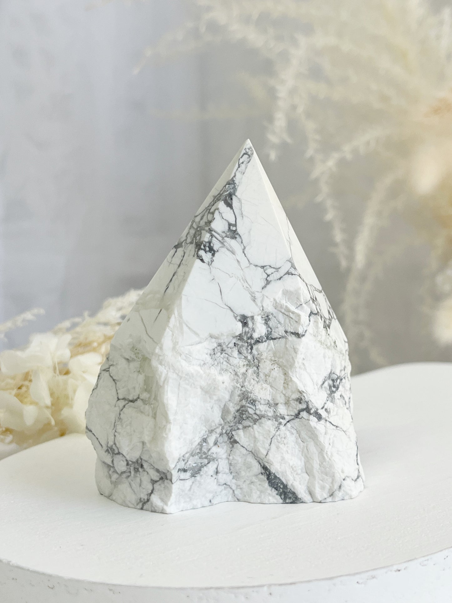 HOWLITE SEMI POLISHED POINT || 32092