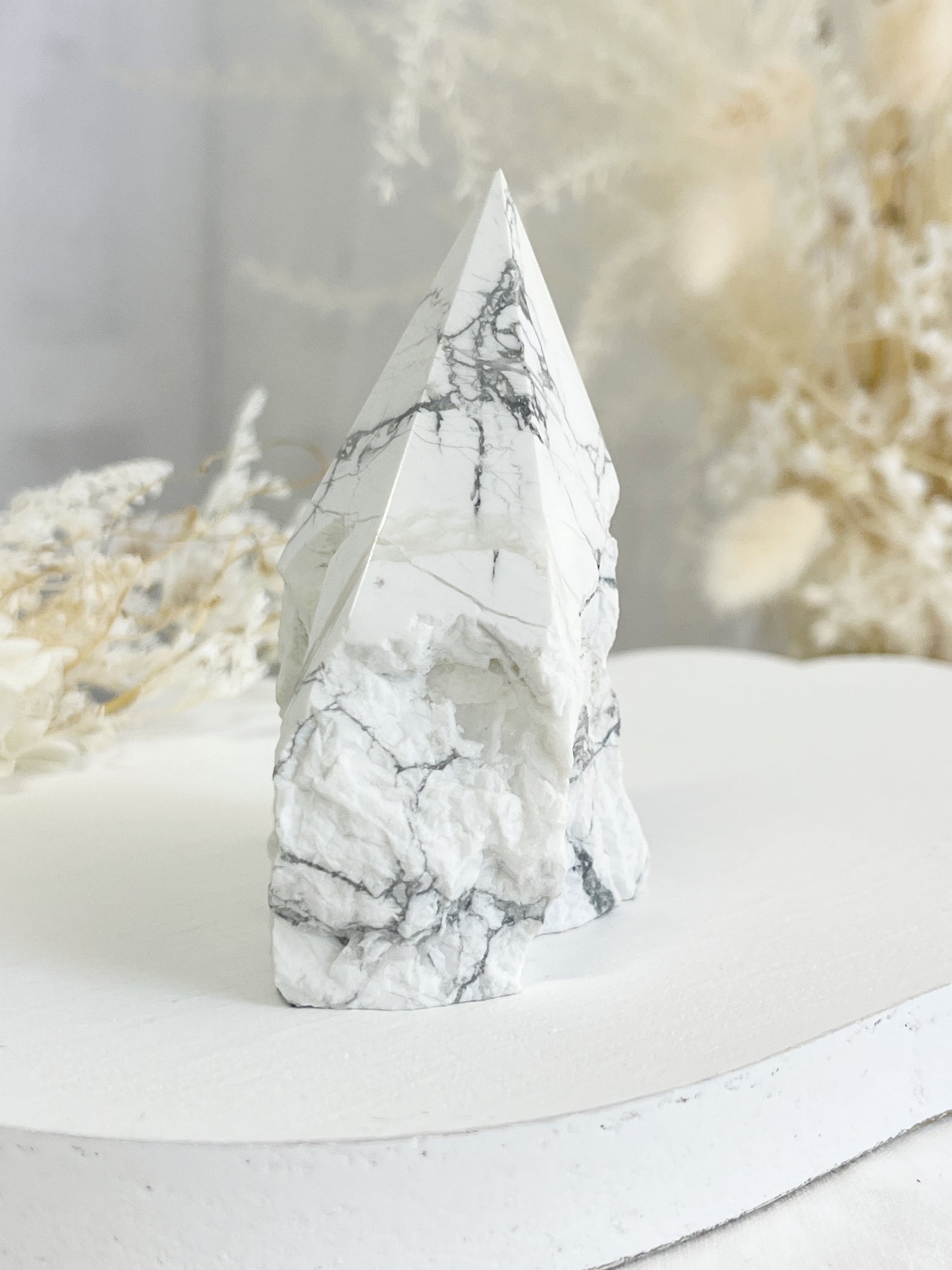 HOWLITE SEMI POLISHED POINT || 32092