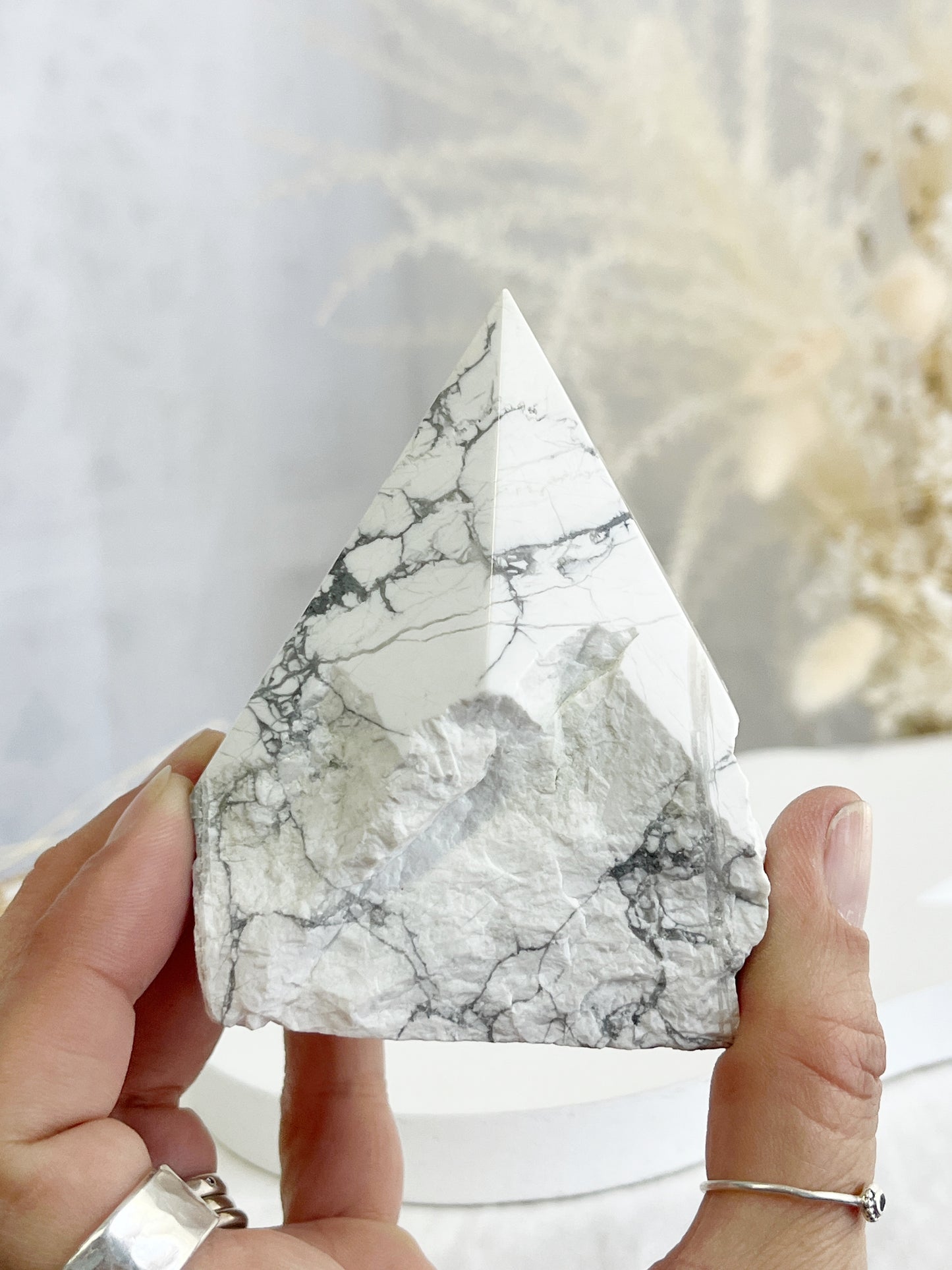 HOWLITE SEMI POLISHED POINT || 32092