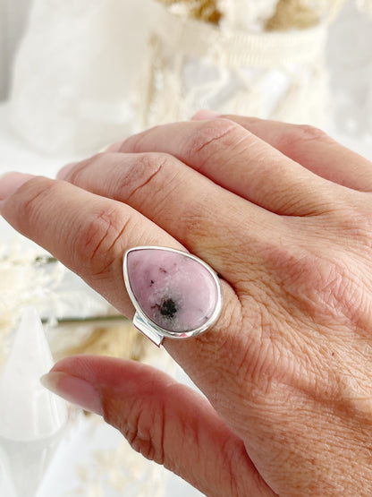 PETALITE TEARDROP RING || SIZE 8 SS