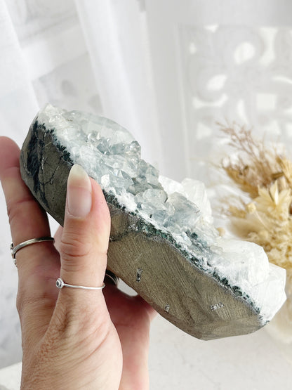 APOPHYLLITE + CHALCEDONY CLUSTER || 20820