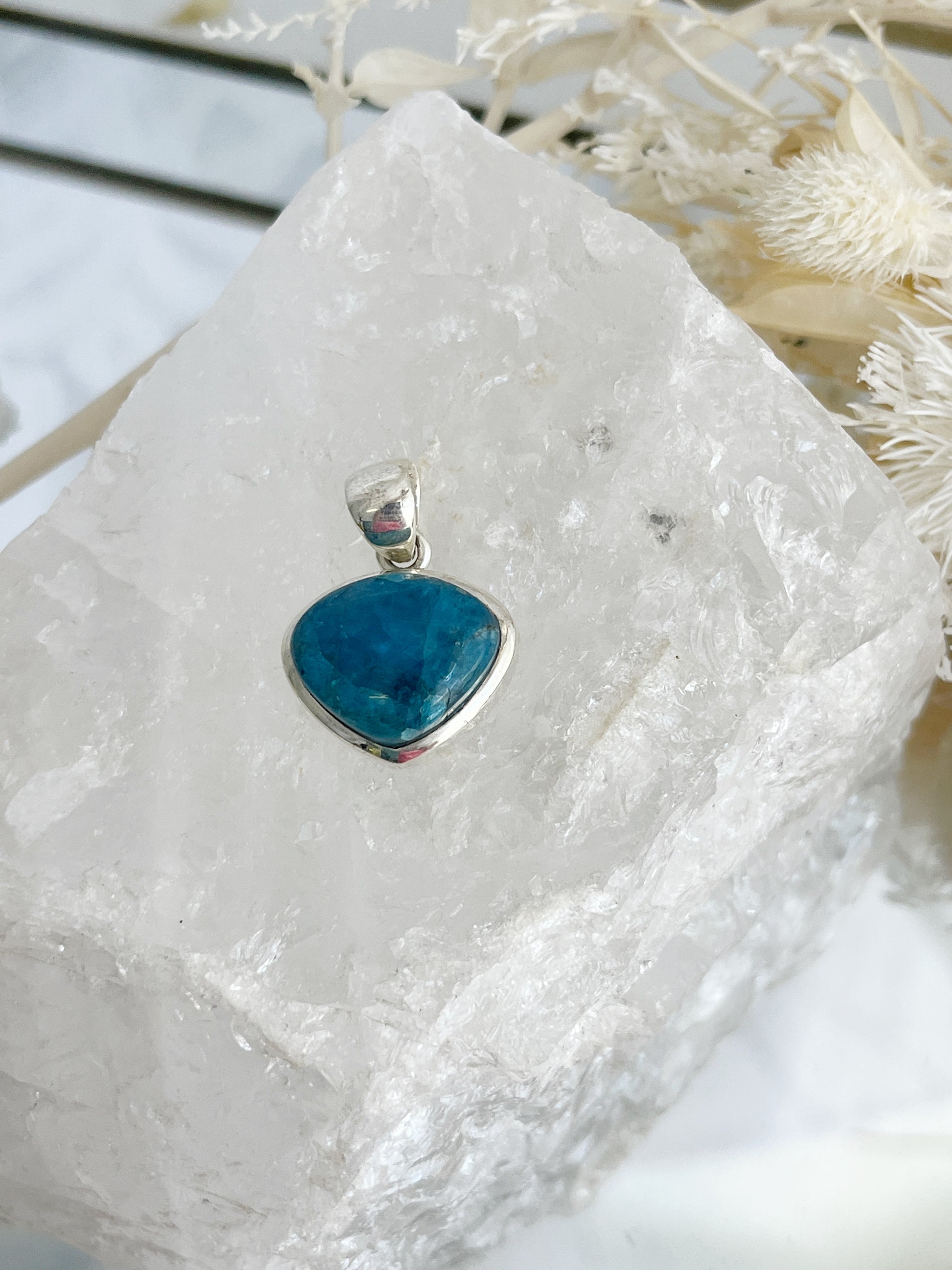 APATITE PENDANT STERLING SILVER STONED AND SAGED AUSTRALIA