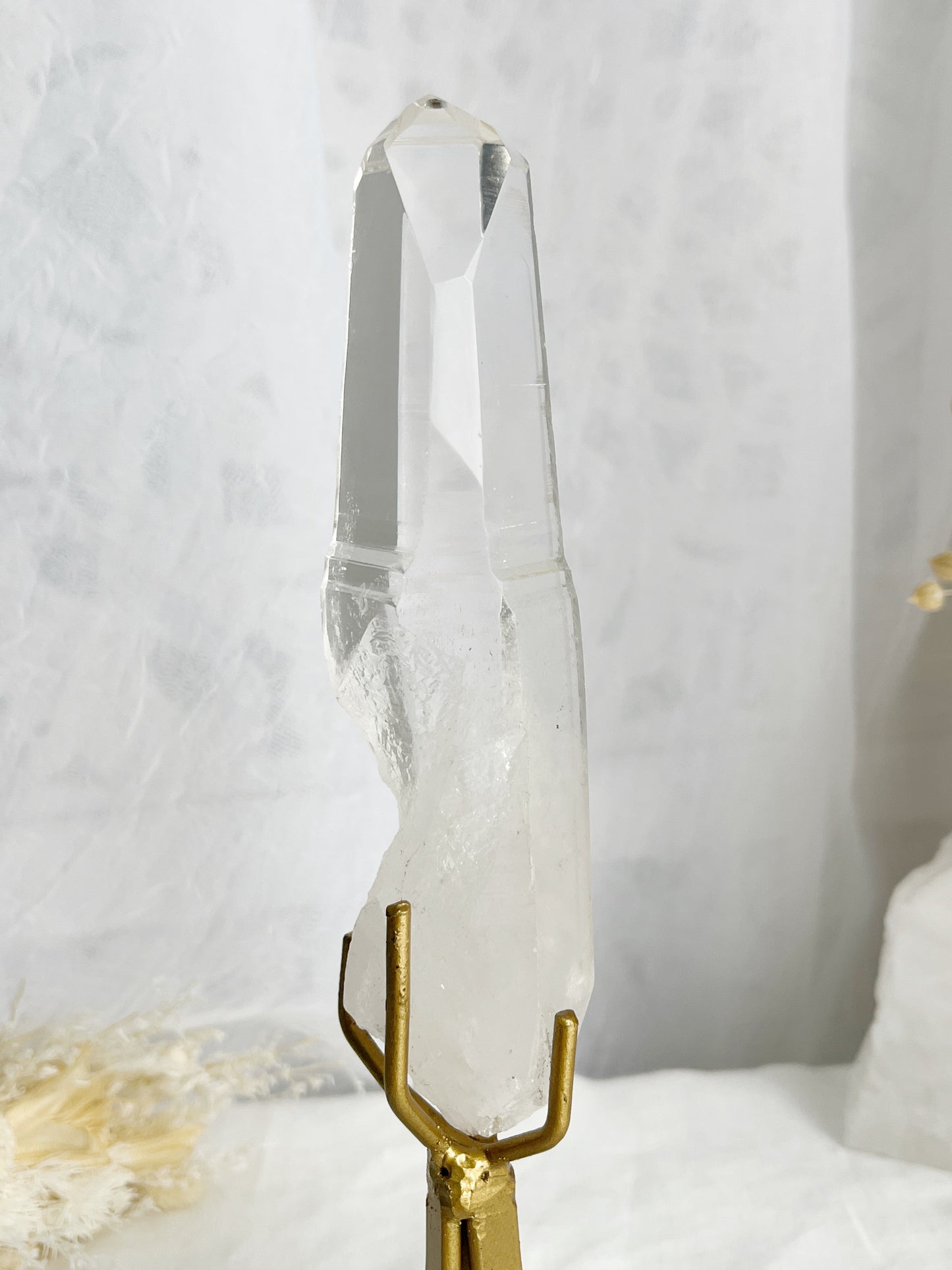 LEMURIAN QUARTZ POINT ON STAND || 30679 W/PHANTOM