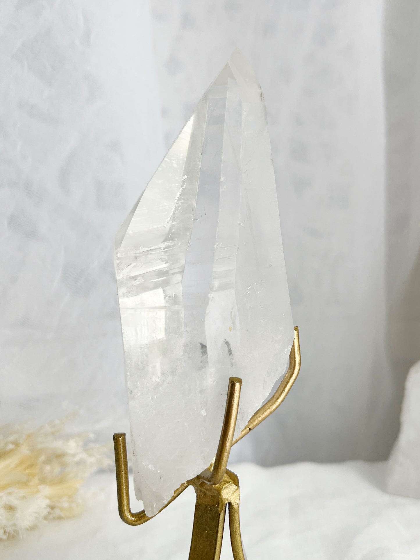 LEMURIAN QUARTZ POINT ON STAND || 30678