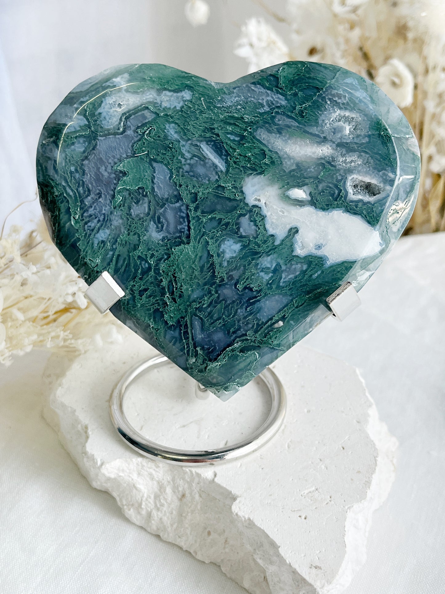 MOSS AGATE HEART APPROX 9.5 X 10.5 X 2 CM. STONED AND SAGED AUSTRALIA.