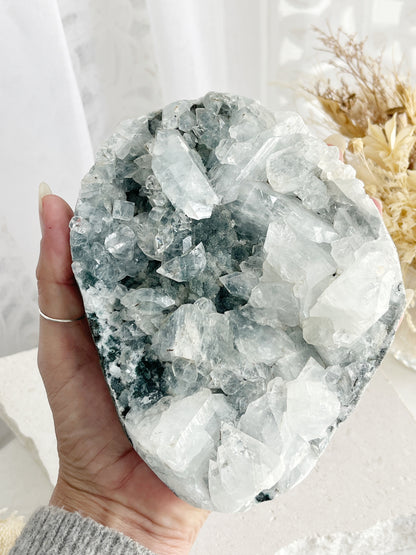 APOPHYLLITE + CHALCEDONY CLUSTER || 20820