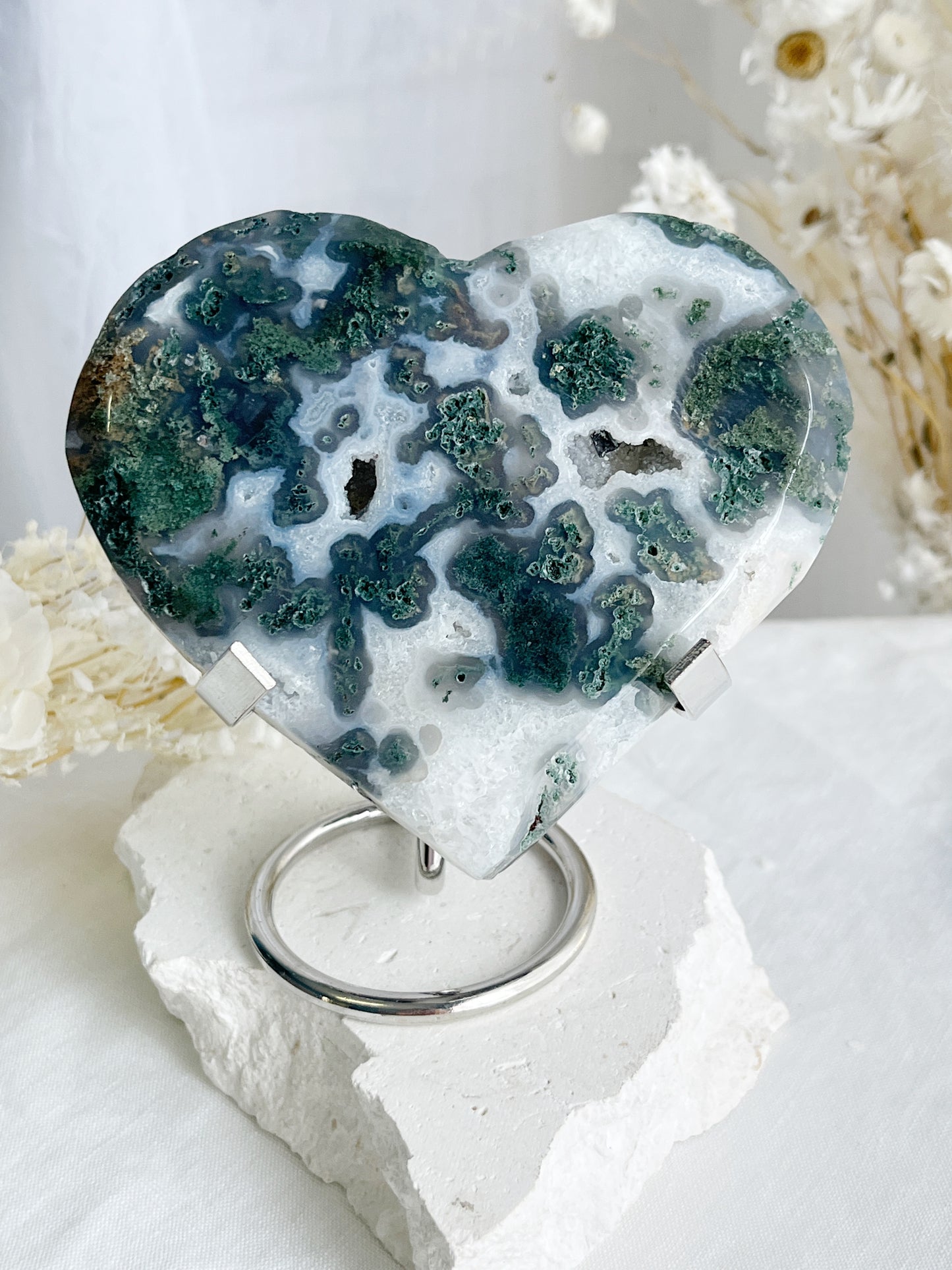 MOSS AGATE HEART APPROX 9.5 X 11.5 X 2 CM. STONED AND SAGED AUSTRALIA.