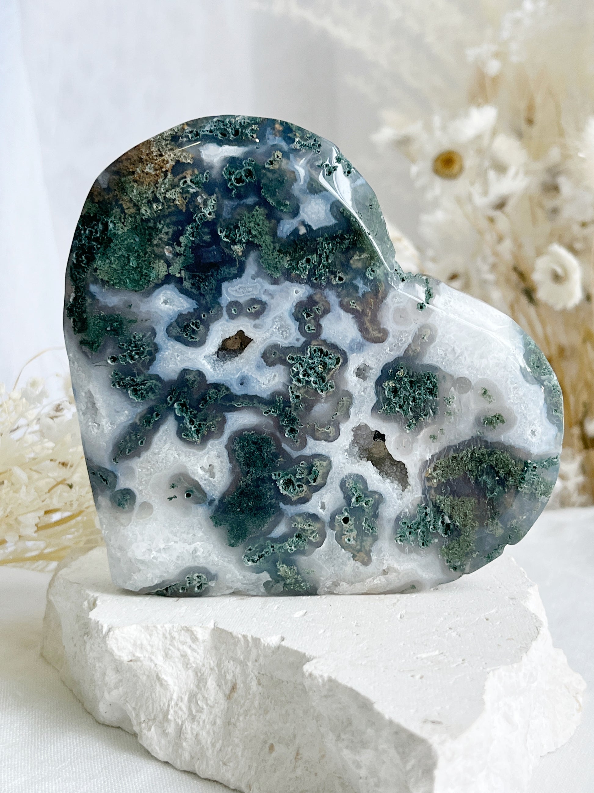 MOSS AGATE HEART APPROX 9.5 X 11.5 X 2 CM. STONED AND SAGED AUSTRALIA.