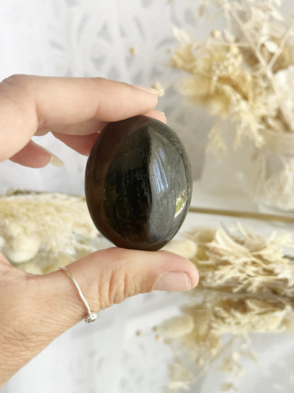BLACK TOURMALINE PALMSTONE || 22038