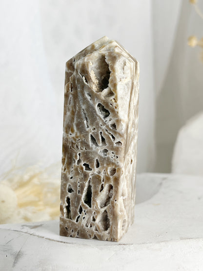 DRUZE AGATE, CHALCEDONY + QUARTZ TOWER || 30629 AKA SPHALERITE