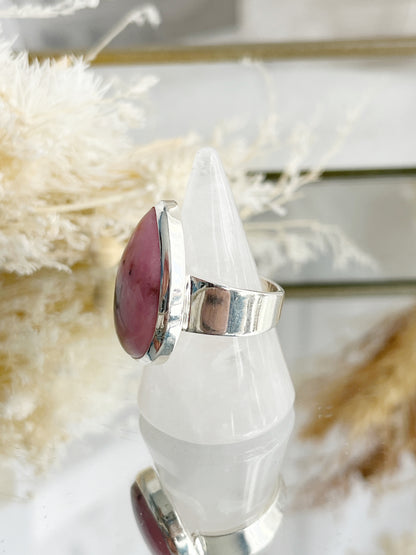 PETALITE TEARDROP RING || SIZE 8 SS