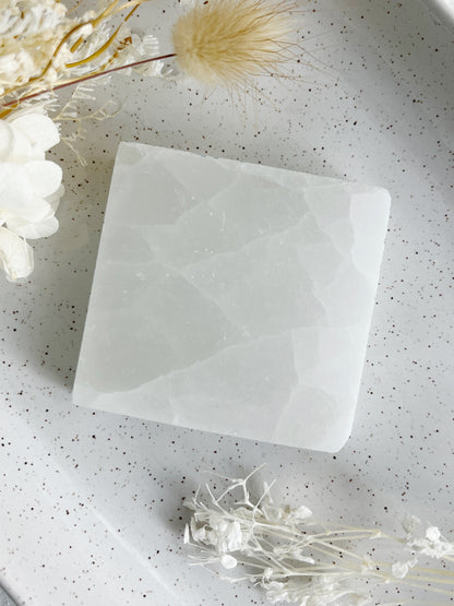 SHAPED SATIN SPAR SELENITE CLEANSING + CHARGING PLATE || 6CM