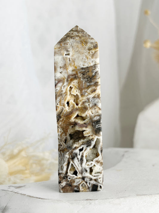 DRUZE AGATE, CHALCEDONY + QUARTZ TOWER || 30631 AKA SPHALERITE