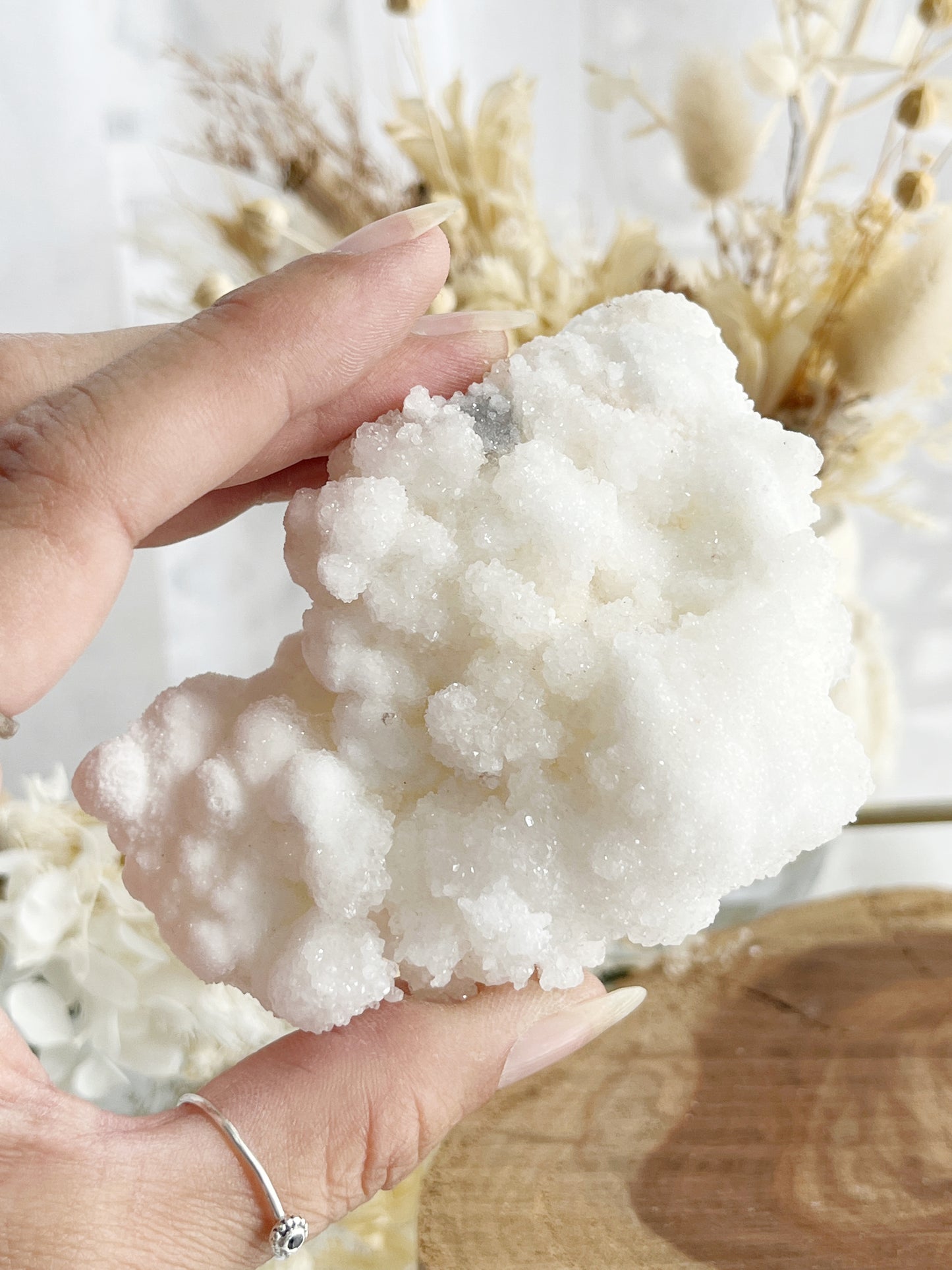 WHITE ARAGONITE CLUSTER || 20918