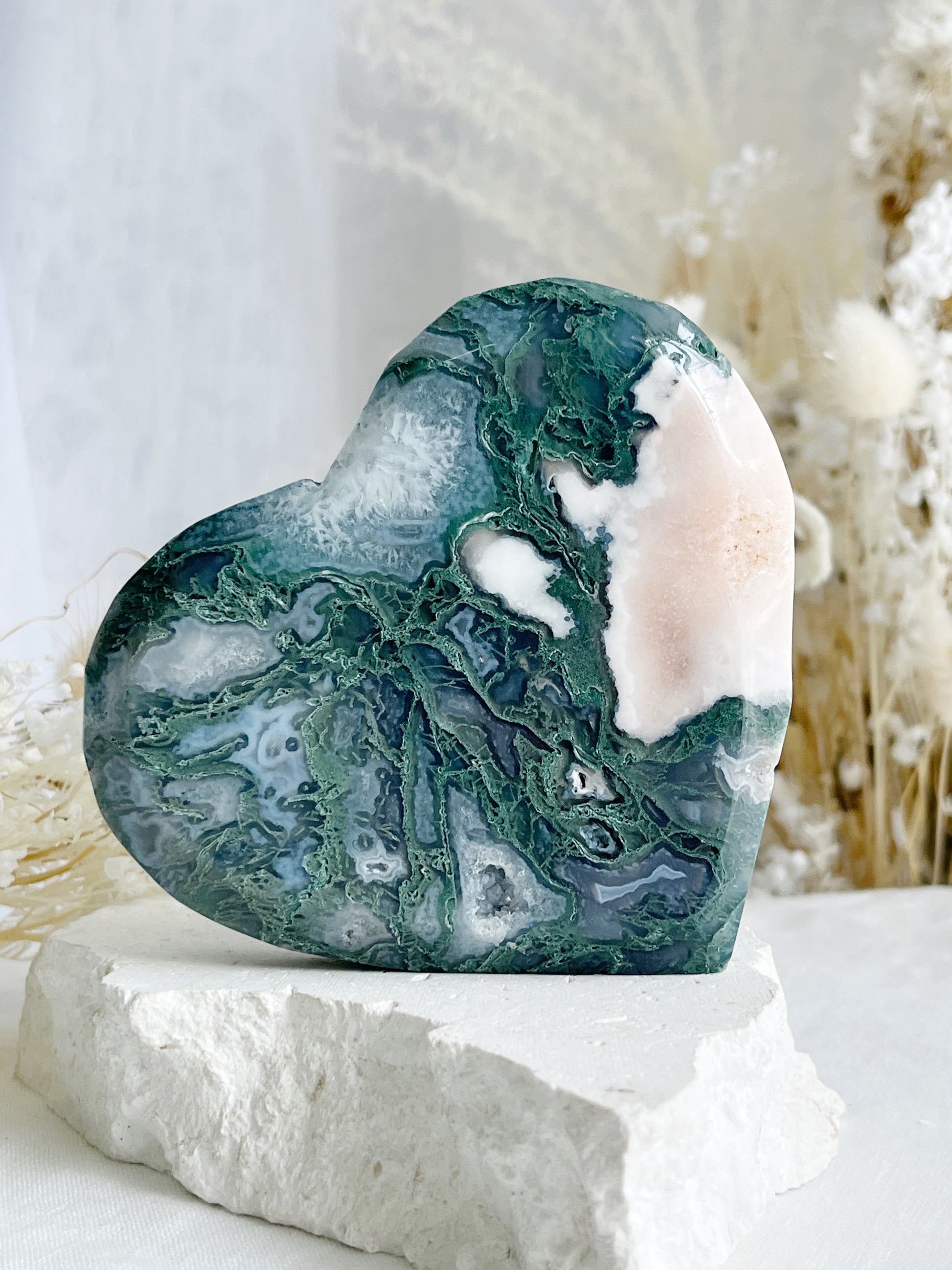 MOSS AGATE HEART APPROX 9.5 X 10.5 X 2 CM. STONED AND SAGED AUSTRALIA.