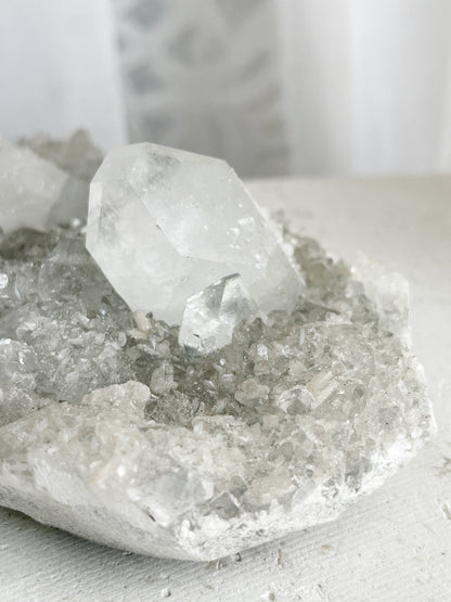 APOPHYLLITE, STILBITE + CHALCEDONY CLUSTER || 20821