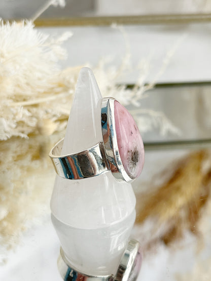 PETALITE TEARDROP RING || SIZE 8 SS