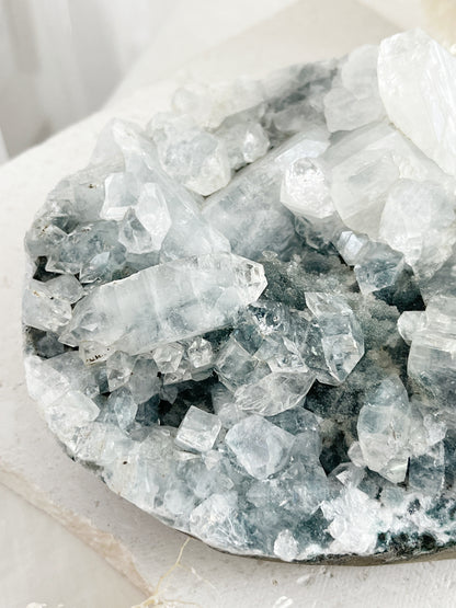 APOPHYLLITE + CHALCEDONY CLUSTER || 20820