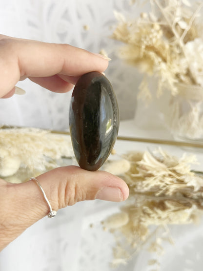 BLACK TOURMALINE PALMSTONE || 22038