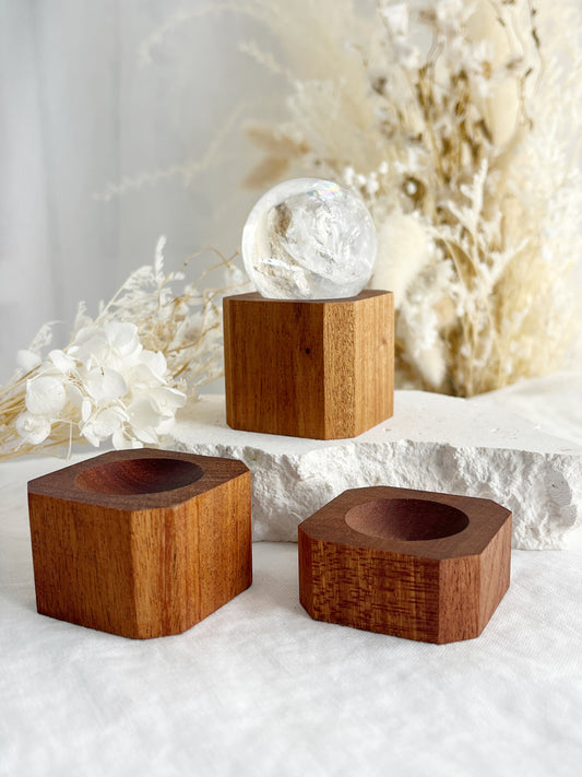 WOODEN PILLAR SPHERE STAND || DARK