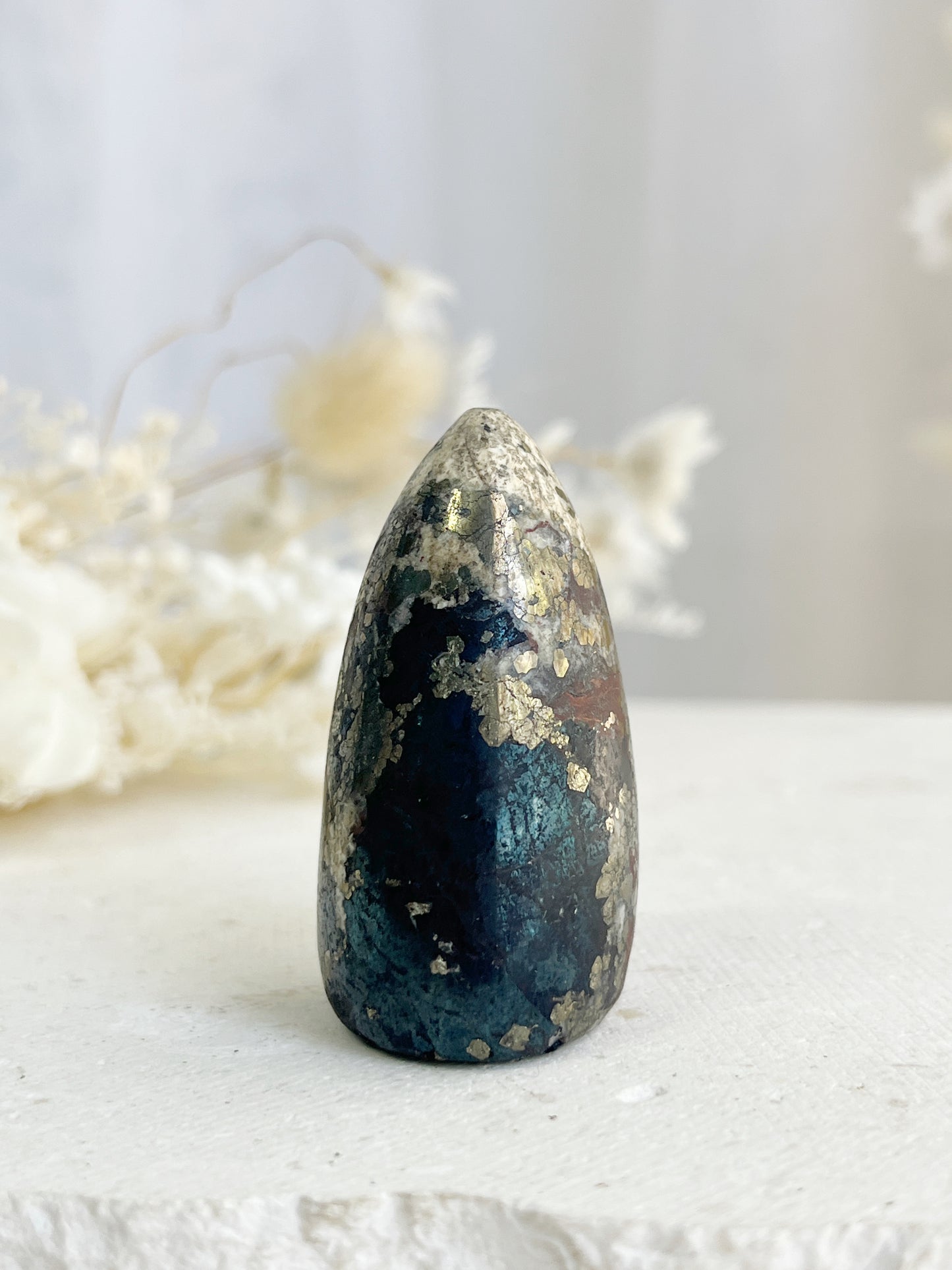 COVELLITE DOME || WITH PYRITE INCLUSIONS 31454