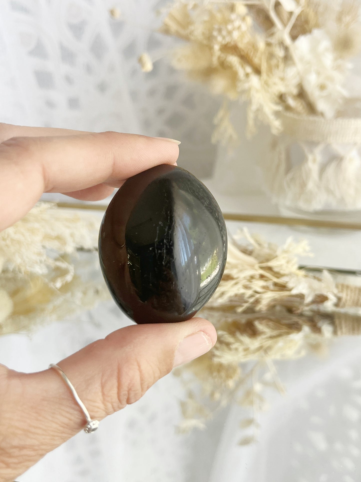 BLACK TOURMALINE PALMSTONE || 22037